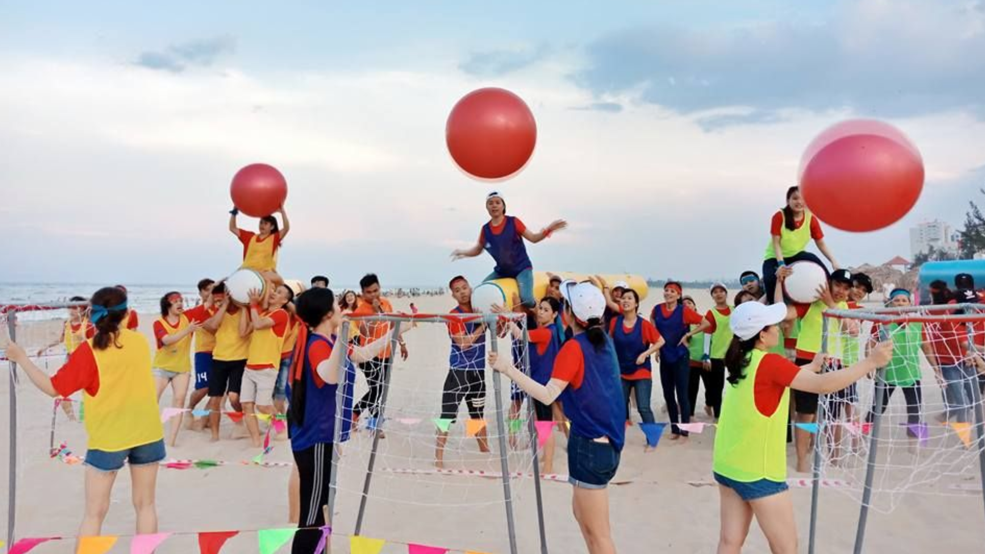 team buiding ở bãi biển